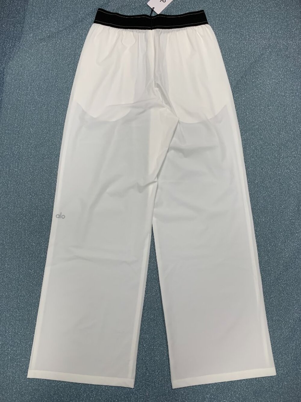 New ALO Yoga White Black Straight Leg Style Pants S M 30" Inseam🐼 - Picture 4 of 9
